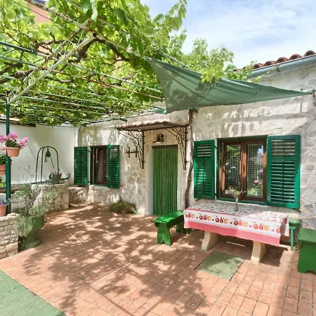 Ivana Holiday home Marcana
